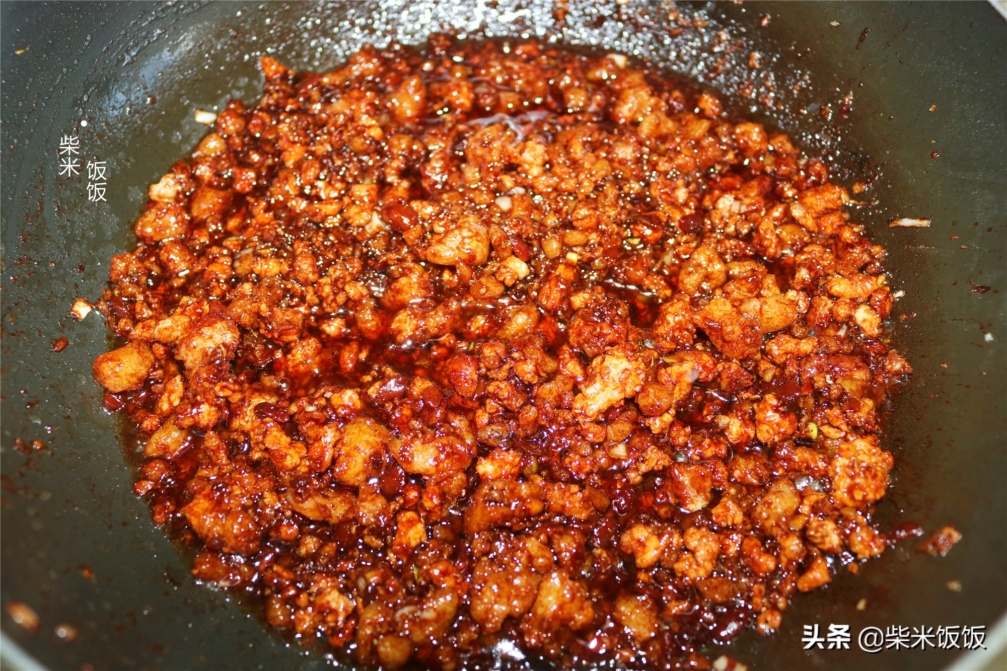 夏季蒸包子，這個餡的要試試，比韭菜更鮮美，個個飽滿不塌陷