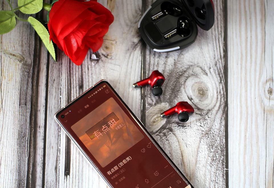 亲民定位、灯光酷炫、听声辩位，Xisem西圣Olaf真无线游戏耳机