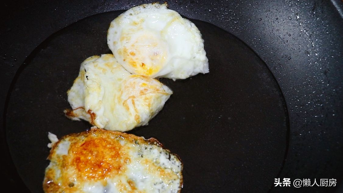 蘿蔔切成絲，打入3個荷包蛋，口味清爽不油膩，很多人沒這麼做過