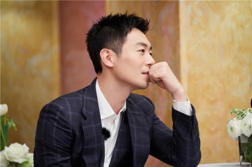 被“出轨”的罗晋晒唐嫣美照，对比之下，朱亚文才是宠妻典范
