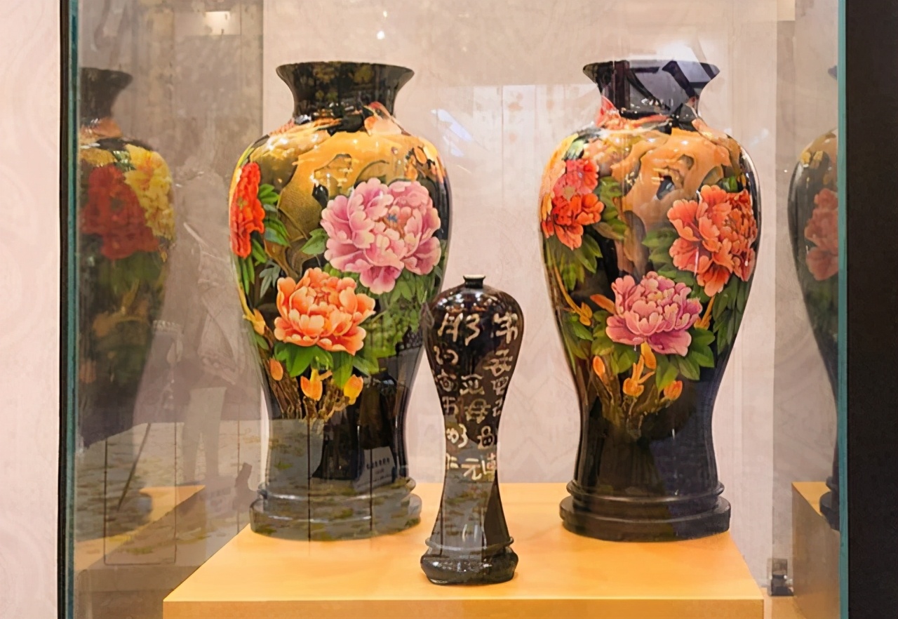 中国丹寨非遗周丨近200件药物标本参展黔东南州苗侗医药文化展