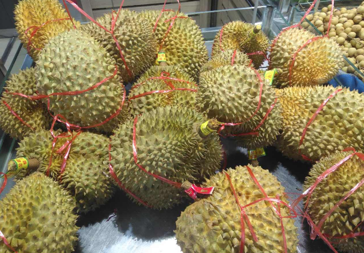 买榴莲，选刺密集的还是稀疏的？记住3个技巧，不怕买到肉少的​