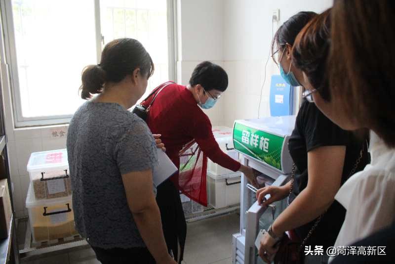 菏泽高新区开展中小学、幼儿园食堂食品安全专项督导检查暨互学互促活动