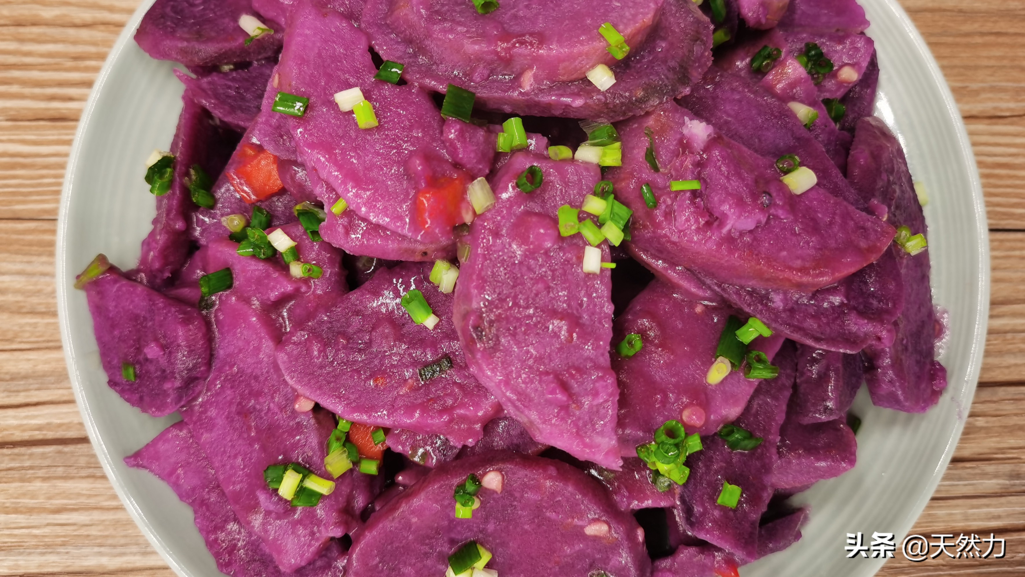 A nutritious and delicious home-cooked dish, the recipe is simple and easy to learn, the vegetarian fried purple potato is fragrant and floury