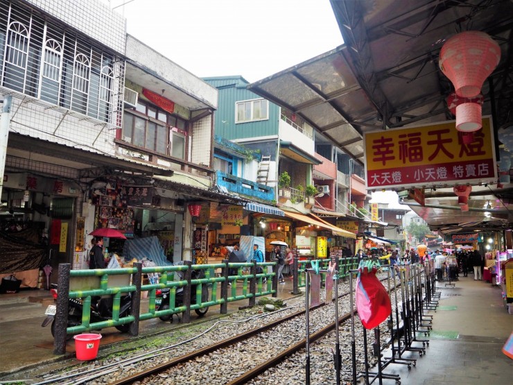 特朗普簽署所謂"台灣保證法"，鼓吹對台軍售常態化，趙立堅回應