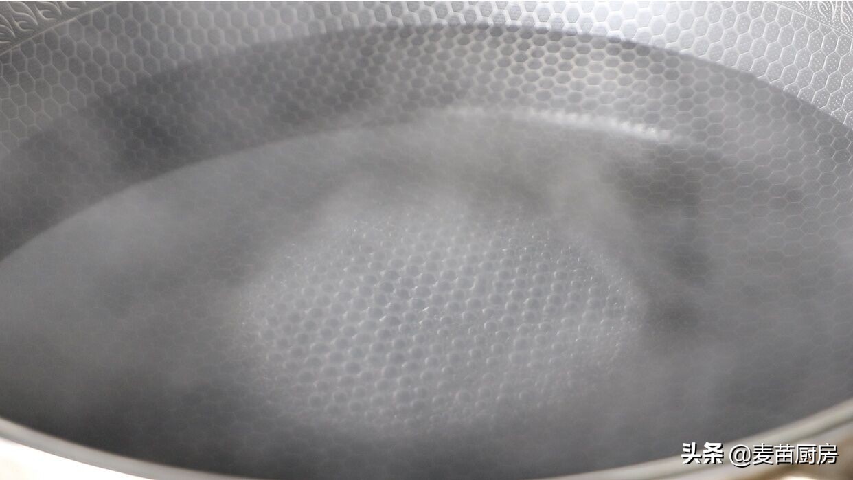 荷包蛋我就服這做法，出鍋個個完整，一做一個準，鮮嫩好吃