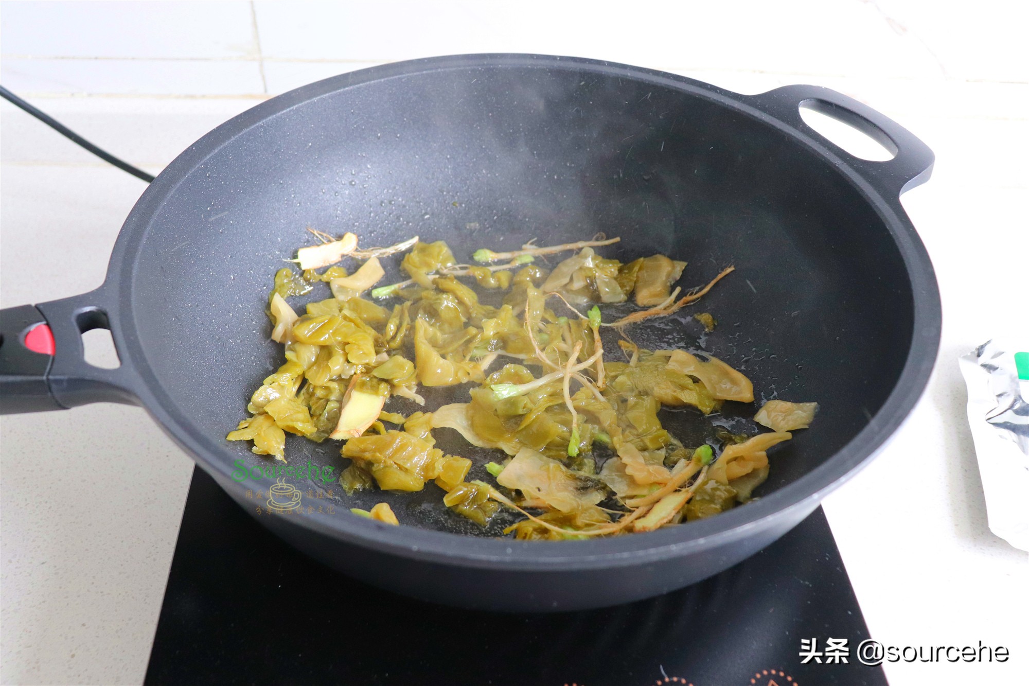 想吃酸菜鱼不用点外卖，在家做只需8分钟，酸辣可口，开胃下饭
