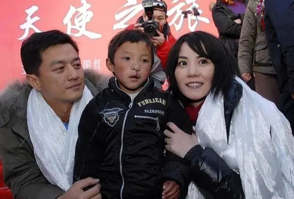 王菲周迅隔空义演：谁说爱过同一个男人，就不