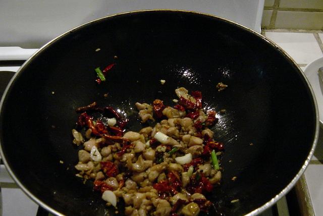 图片[4]-辣子鸡的做法步骤图 川菜大厨教你做辣子鸡看一遍就会窍门都在-起舞食谱网