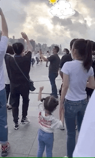 郭富城曬全家福慶祝55歲生日，方媛母女三人齊獻吻，幸福感爆棚