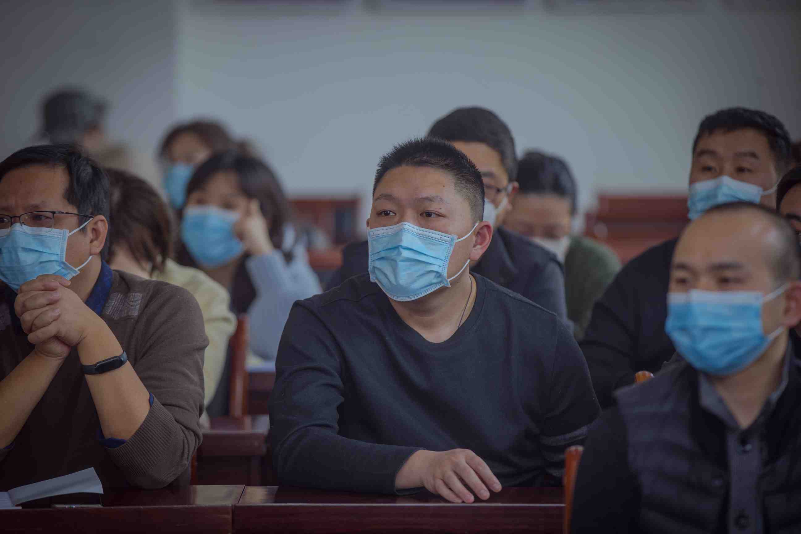 疫苗接種速度直接影響抗疫成果，疫苗是全球共同理性選擇