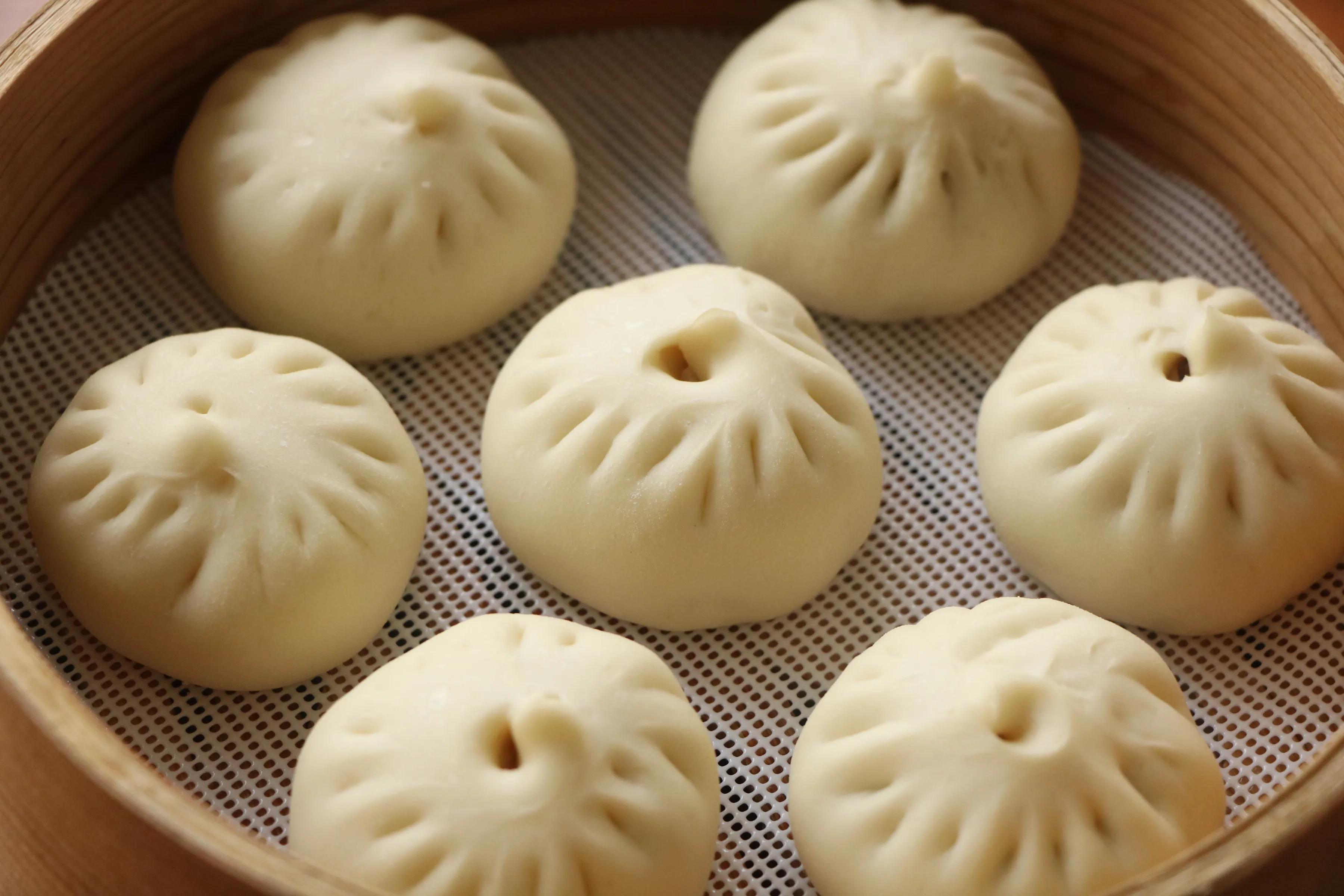 孩子要吃包子，一口氣在家做了20多個，個個鬆軟流湯汁，太好吃了