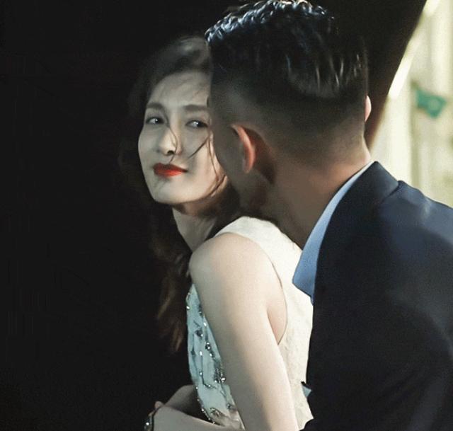 江疏影和杨玏恋爱了？两人旁若无人说悄悄话，