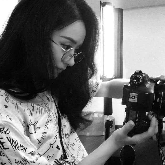 赵丽颖化身摄影师拍照，得知她镜头里的模特身