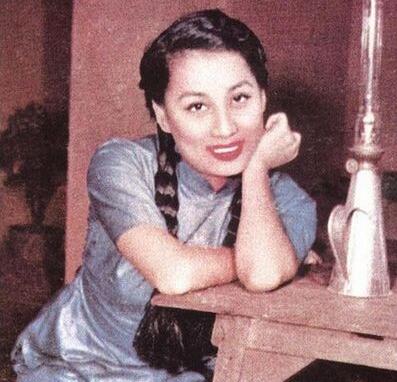 1988年，在大会上“请小平同志不要吸烟”的女人，后来怎样了