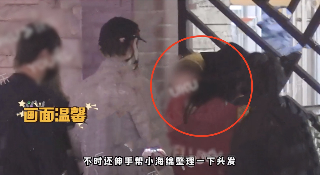 黃曉明一家三口罕見同框，帶小海綿看病后買雪糕，畫面幸福溫馨