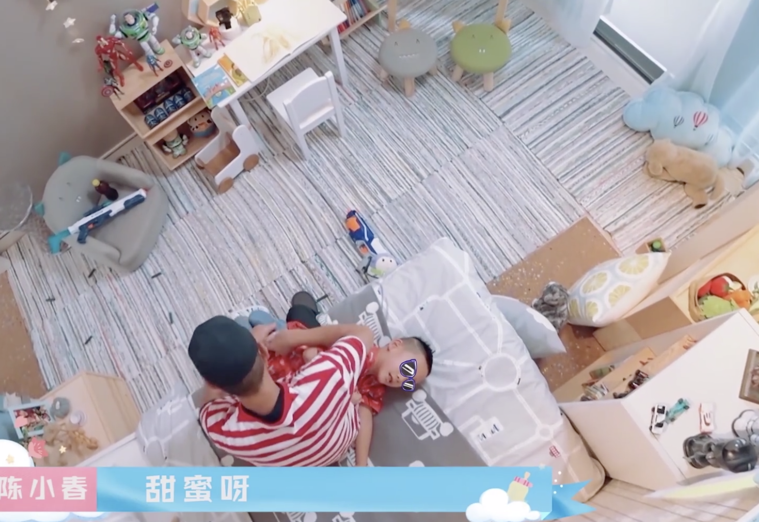 应采儿首晒全家福，产后3个月小腹微凸，Jasper比心超开心