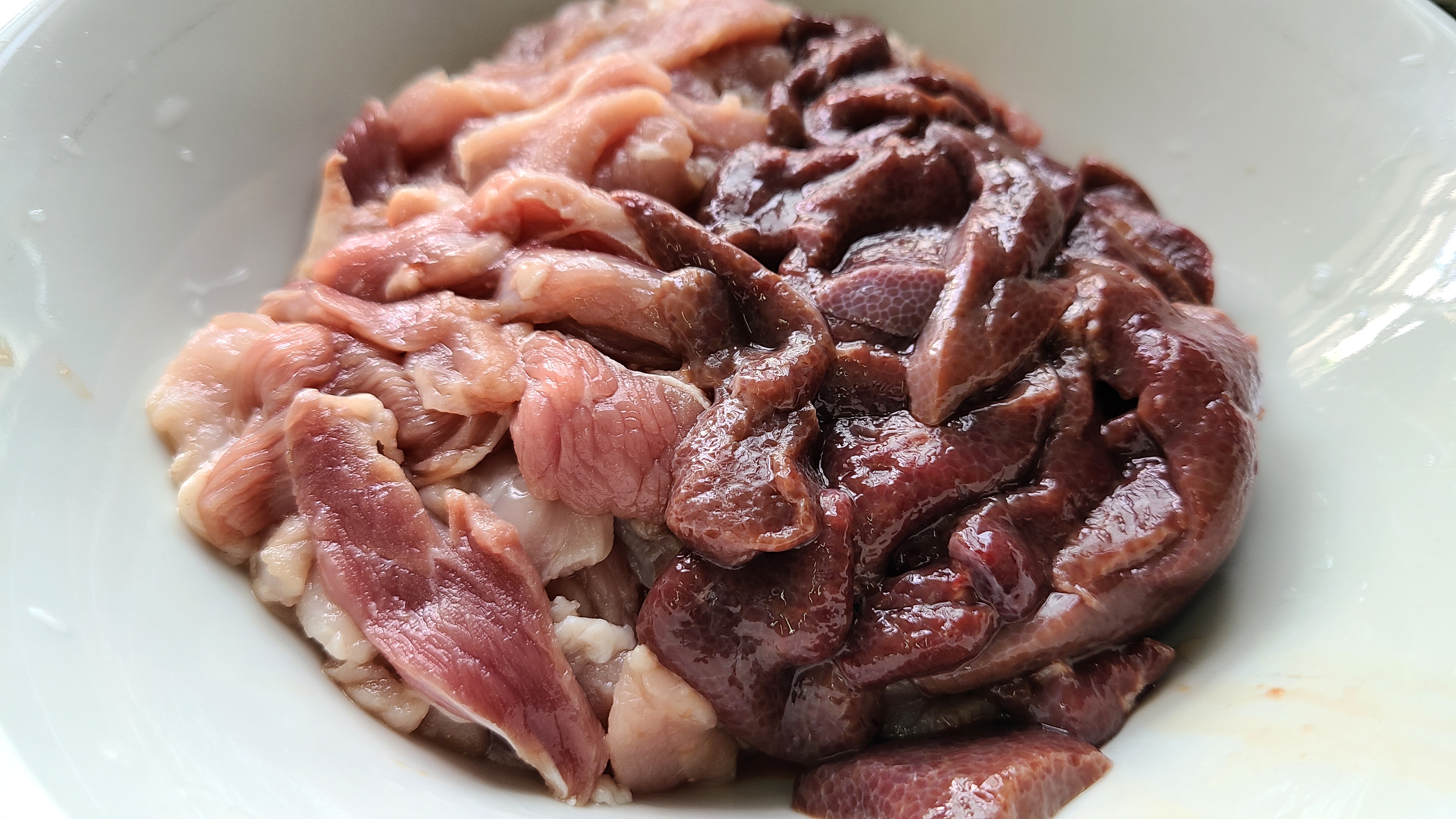 爱吃猪肉别直接炒，教你一个香喷喷的广东做法，简单美味又营养