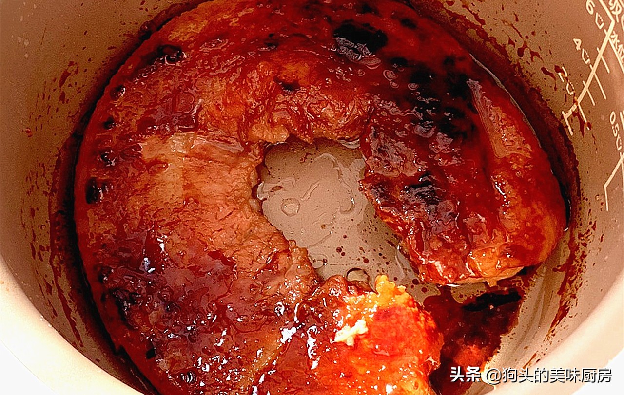 自从知道电饭煲可以做叉烧，我家隔天就做一锅，甘香肥美，太香了