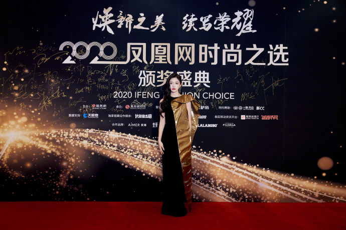 一年刷封20+！林允这张脸，凭什么在时尚圈这么