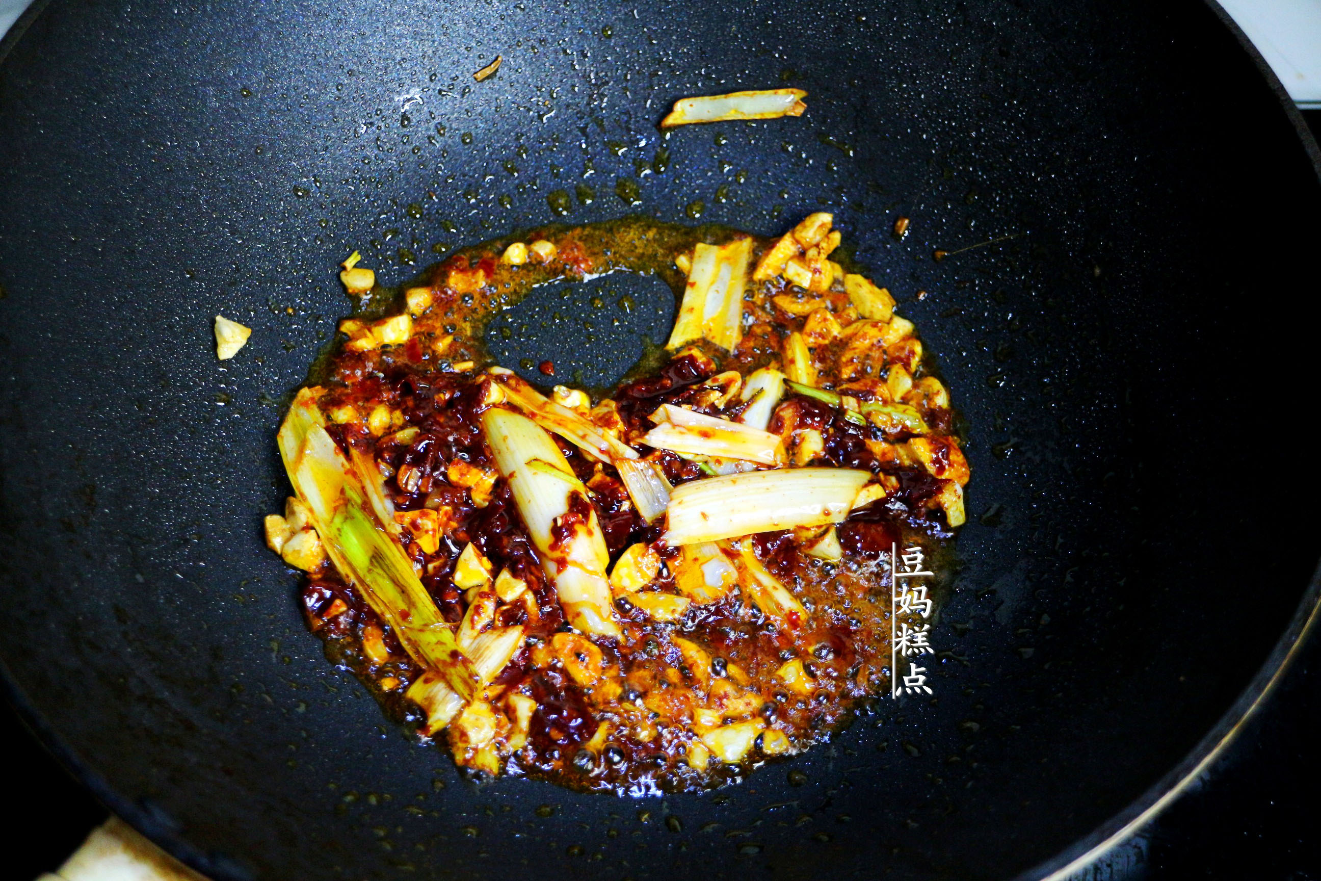又一好吃的下饭素菜，5分钟搞定，如同肉的口感，连孩子也爱吃