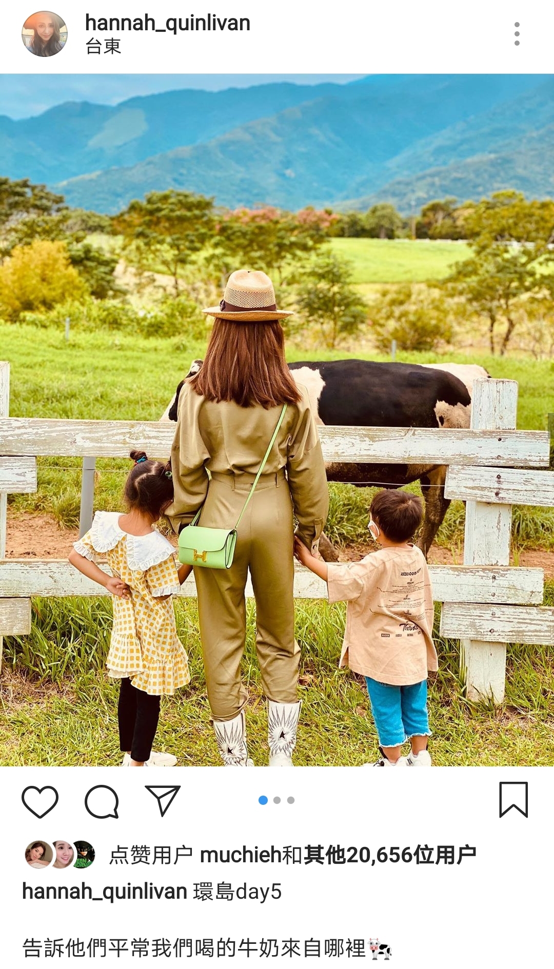 昆凌牵一双儿女看奶牛，弟弟身高快赶上姐姐，一家人穿扮超时髦