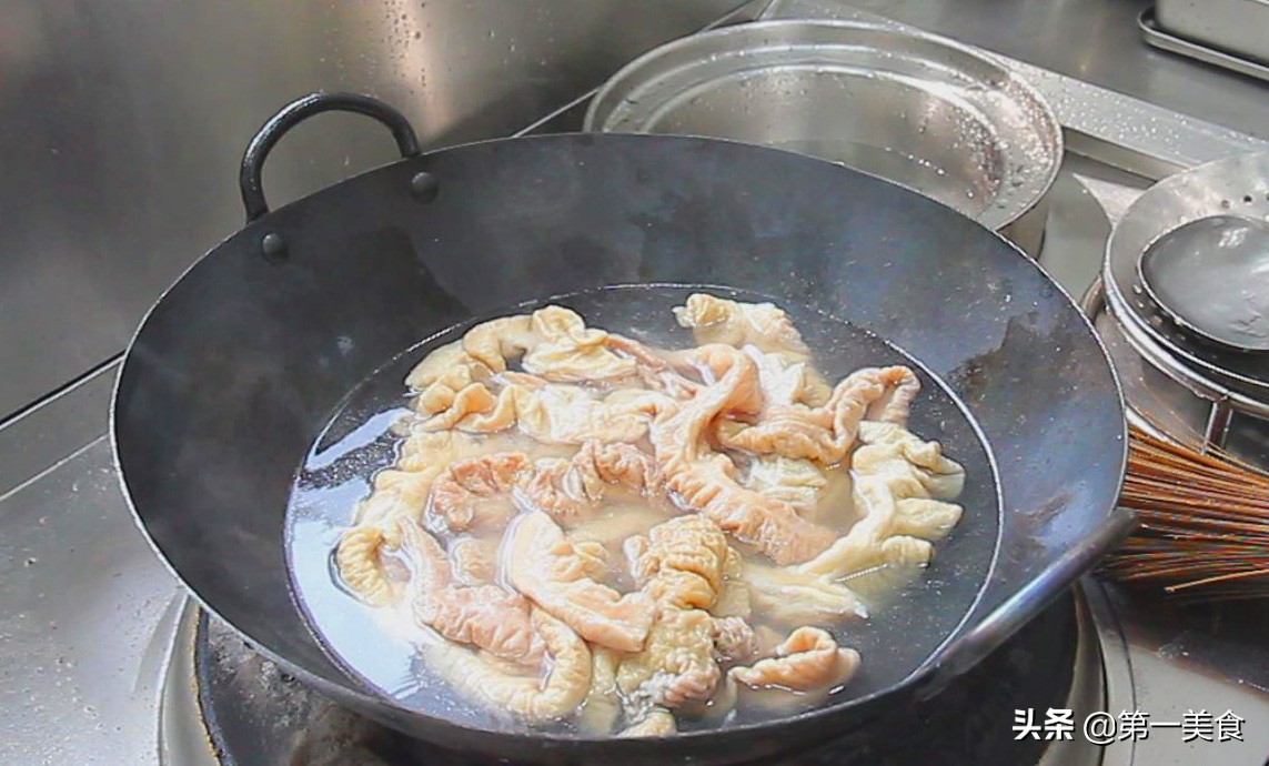 图片[5]-干锅肥肠掌握这个技巧 肥肠鲜香酥脆 不老不嫩 连吃两碗米饭-起舞食谱网