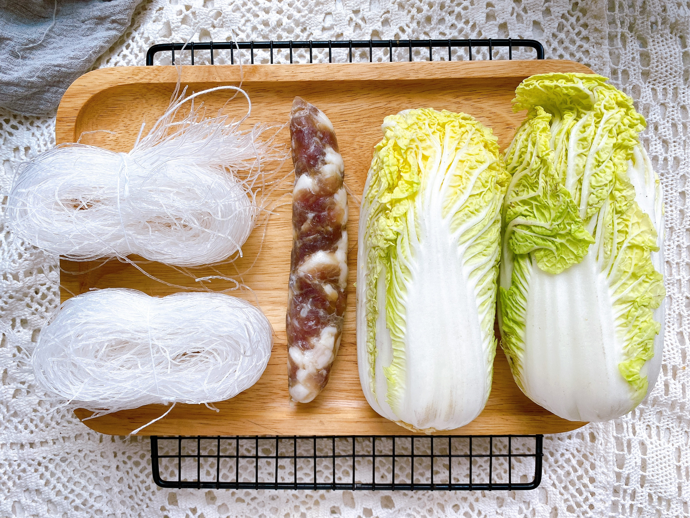 蒜蓉粉丝娃娃菜的家常做法，口感鲜甜，好吃不长胖，10分钟就上桌