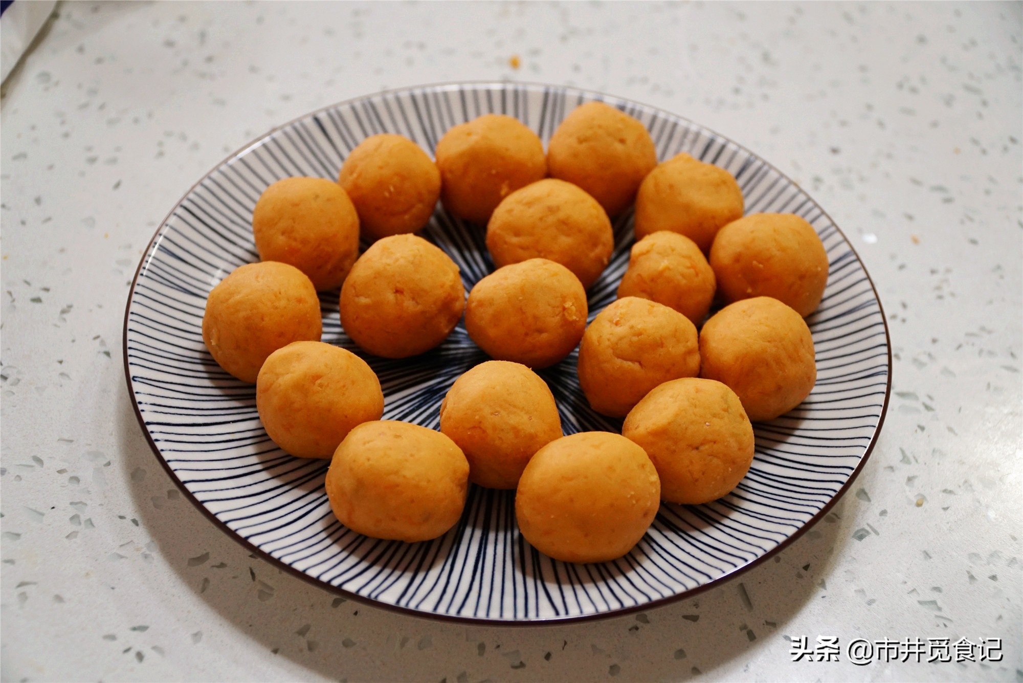 我家红薯从不熬粥，加点面，拌点糖，秒变抢手小零食，酥香软糯