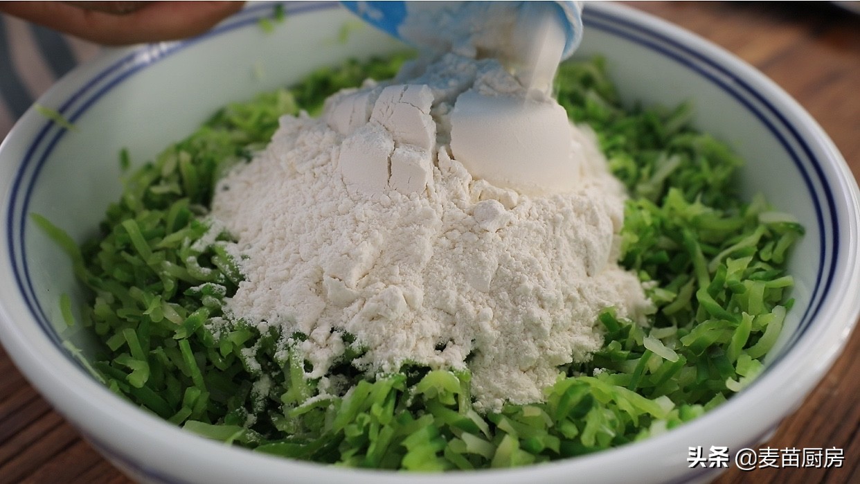 教你蘿蔔糕做法，不用一滴油，一大鍋吃完也不膩，天冷就要這麼吃