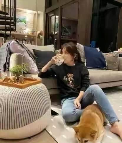 ELLA豪宅内景曝光，3亿复式楼能跑步，韩剧女主即视感