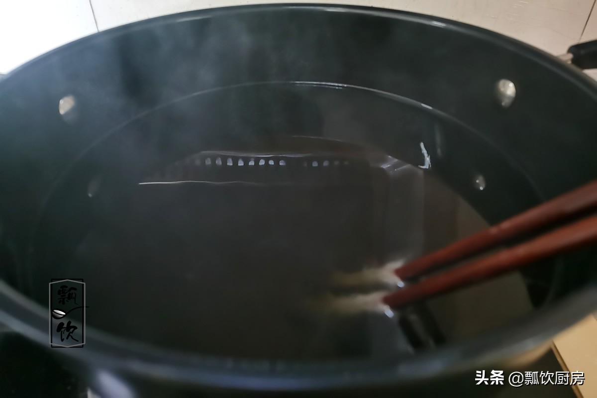 做油条新方法，外酥里软鼓大泡，告别干硬，软的弯腰，凉了都不硬