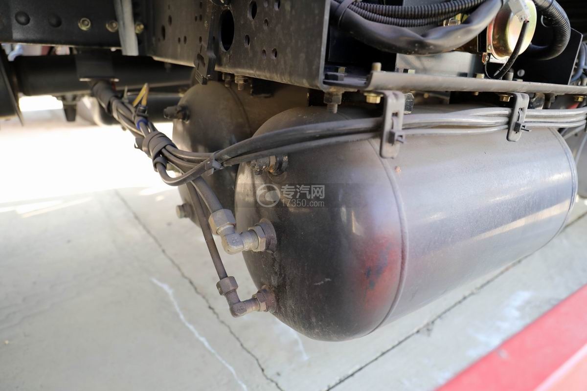 国六危险品运输车——东风天锦气瓶运输车