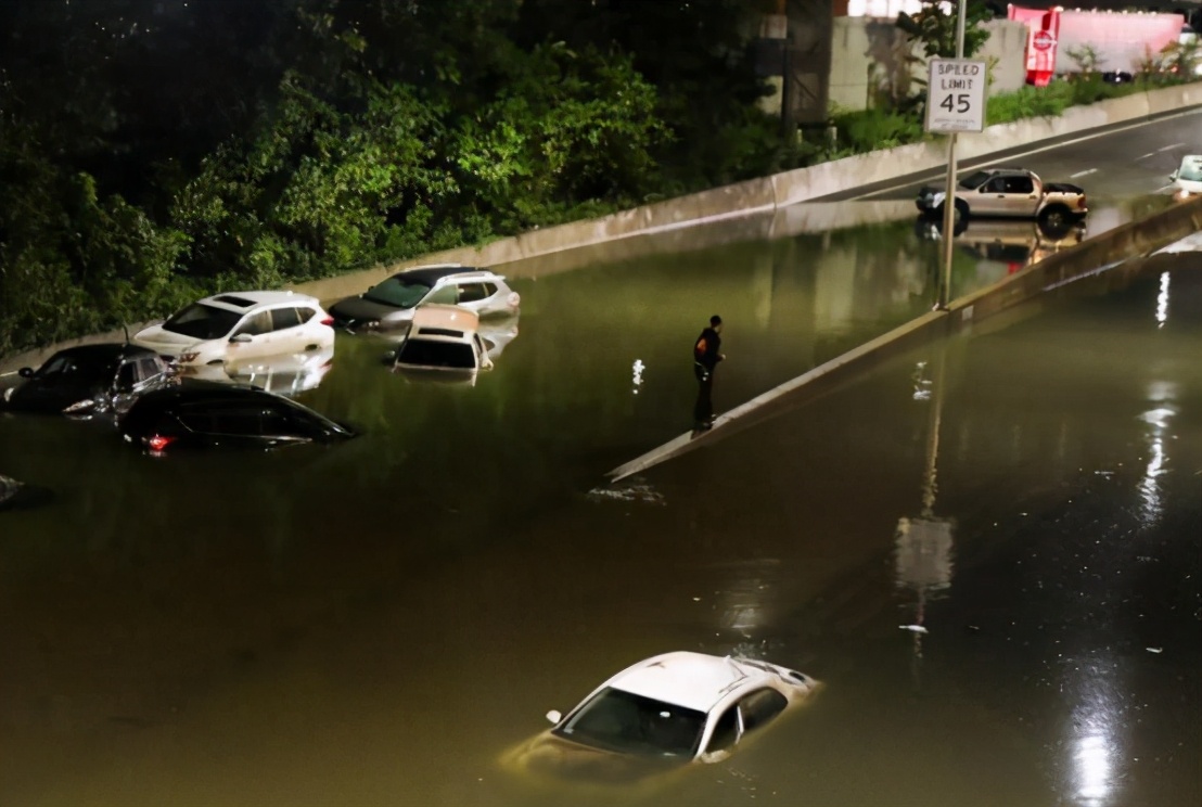 “艾达”风暴袭击全美，至少造成65人死亡，美国当局：基建有问题