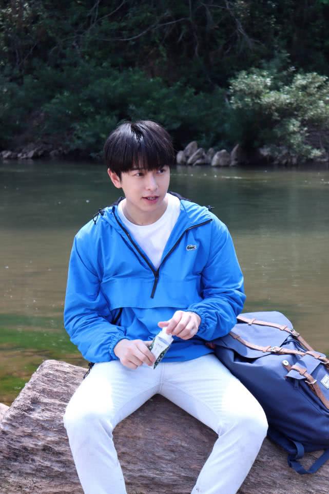 彭昱畅与女友约会再度被拍，素人不应被关注，