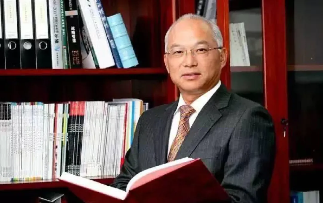 清明“打虎”!爱在春天发表文章的央企董事长在春天落马了