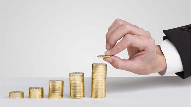 银行存两年定期，是存一年取出后再存，还是直
