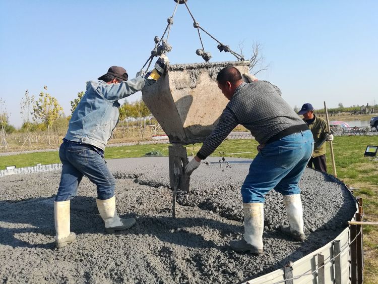中国著名雕塑家邱天老师告诉您：钢铁装置雕塑是怎么做成的！（三）