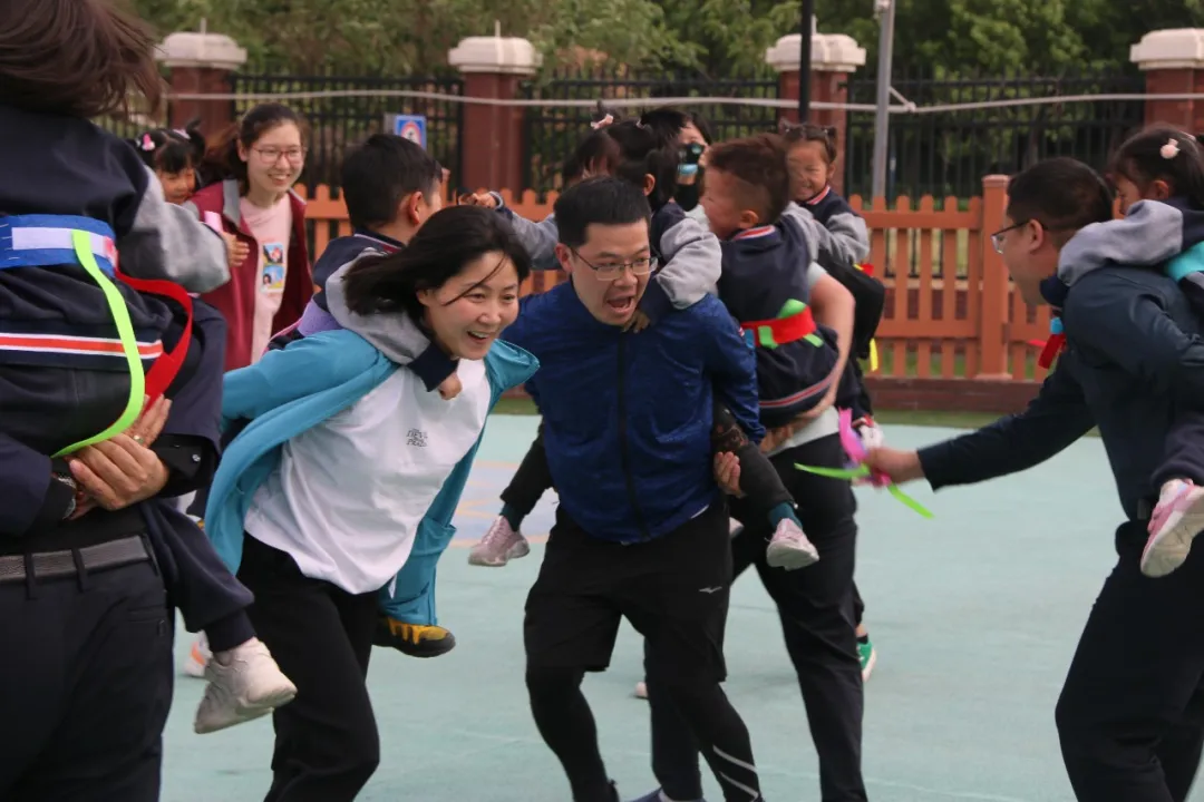 英迪國(guó)際幼兒園“大手拉小手 歡樂總動(dòng)員”春季親子運(yùn)動(dòng)會(huì)圓滿結(jié)束