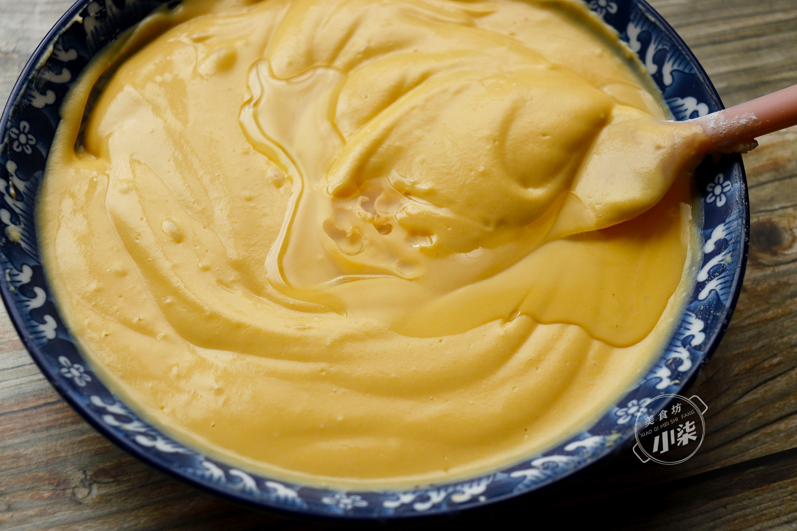 2個紅薯，1碗糯米粉，不烤不油炸，簡單一做，軟糯香甜又多層