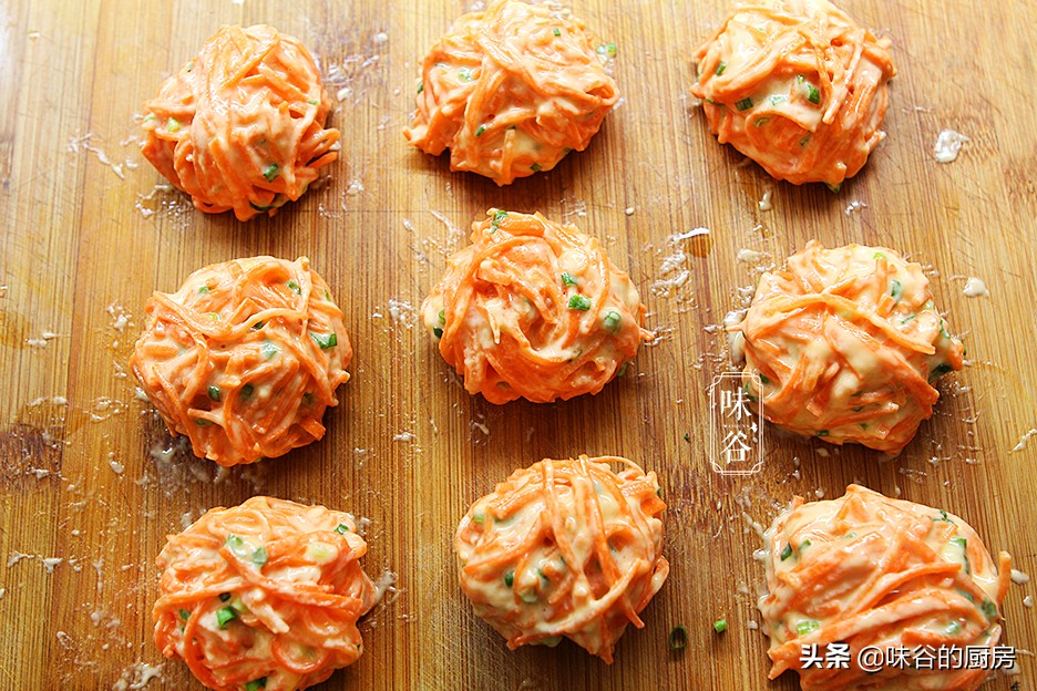 這素丸子比肉丸子還香，不加一滴水，外酥里嫩，一口一個吃不膩