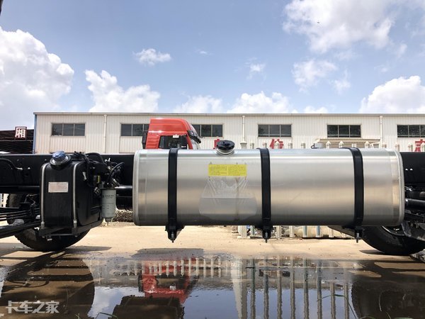 比8X4车型多拉1.2吨货，江淮格尔发K5W 8X2载货车拉