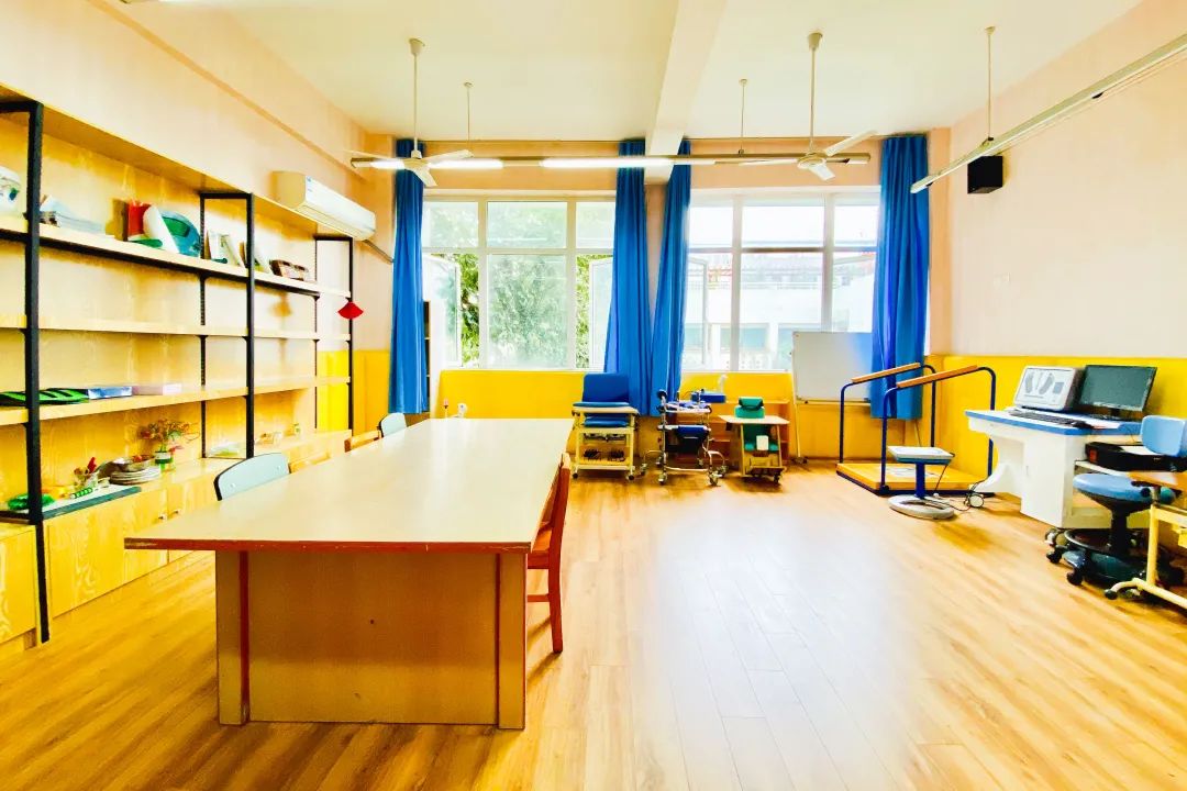 成都市双流区特殊教育学校开展爱国卫生运动