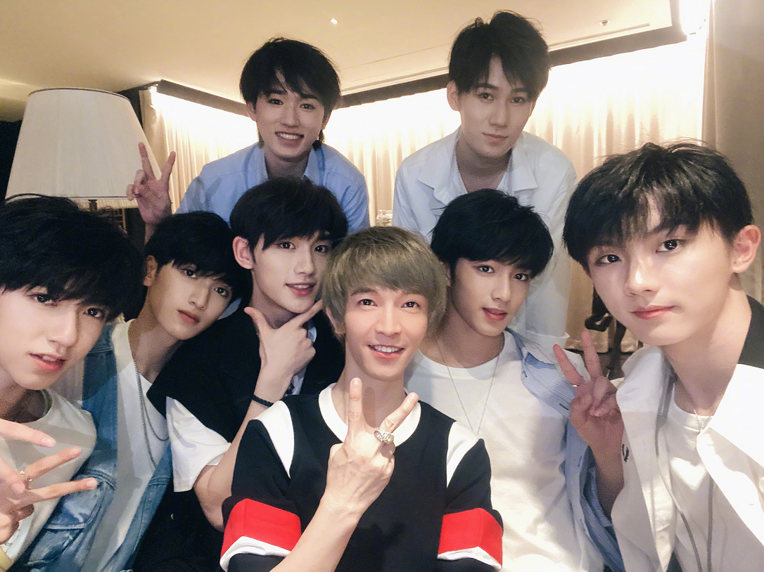 什么|郭敬明上楼了什么状况？丁程鑫马嘉祺竟同框 时代少年团是要出大招吗？