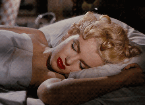 传奇的梦露：20年间3段婚姻，被性侵被包养，美国总统都为她着迷