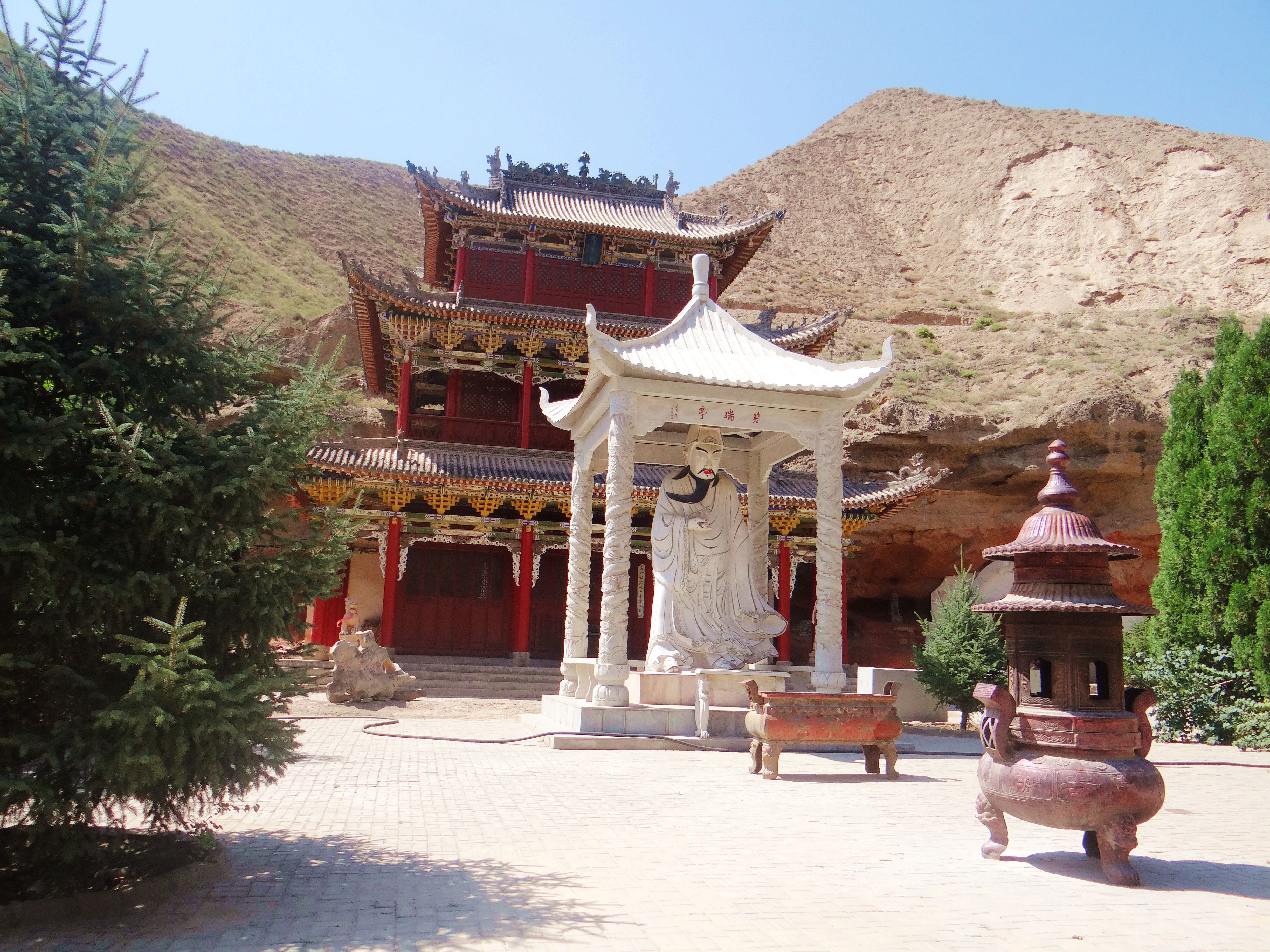 An ancient temple in the deep mountains of 1,400 years, 36 temples and grottoes, a very spectacular scenery