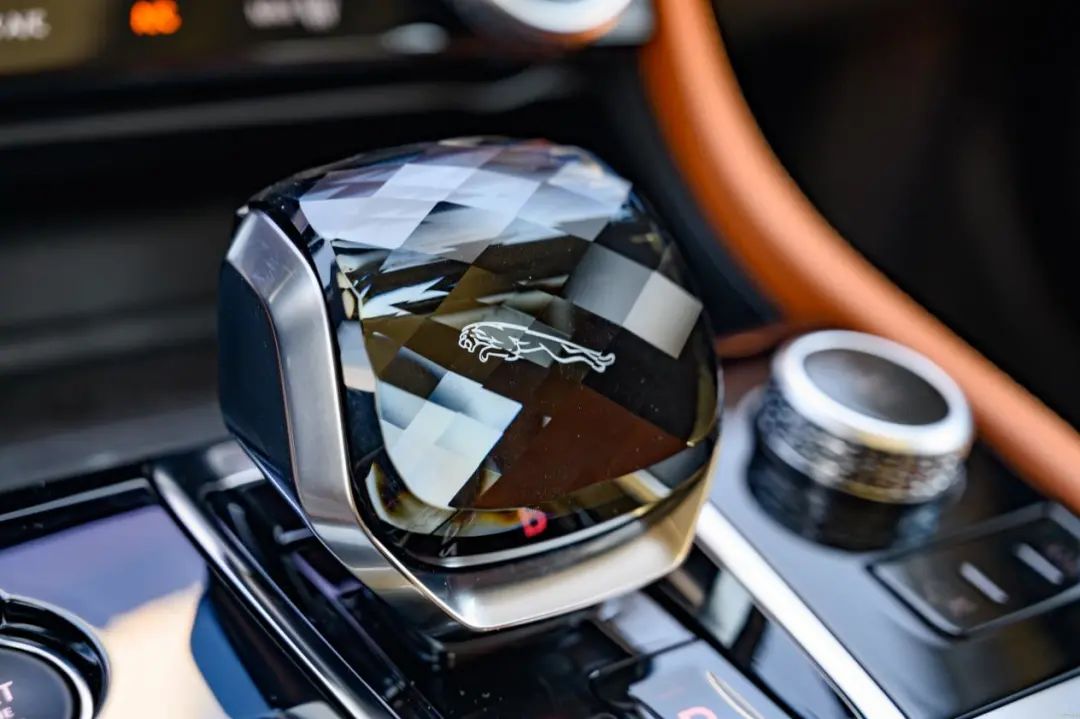 内饰大改，赛道试驾捷豹XFL