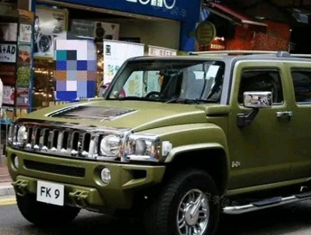 霸气十足的“山鸡哥”11年不换车，看到车牌后，