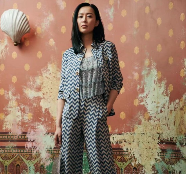 陳法拉產後三個月秀苗條身材，法籍丈夫曬甜蜜合影高調示愛