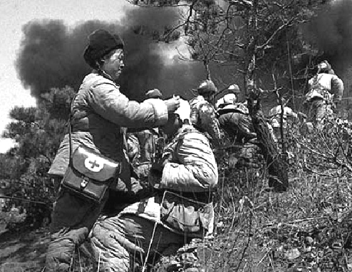 每次作战前他都要带满一壶救急水,这是贠宝山自打第4次战役过后,就